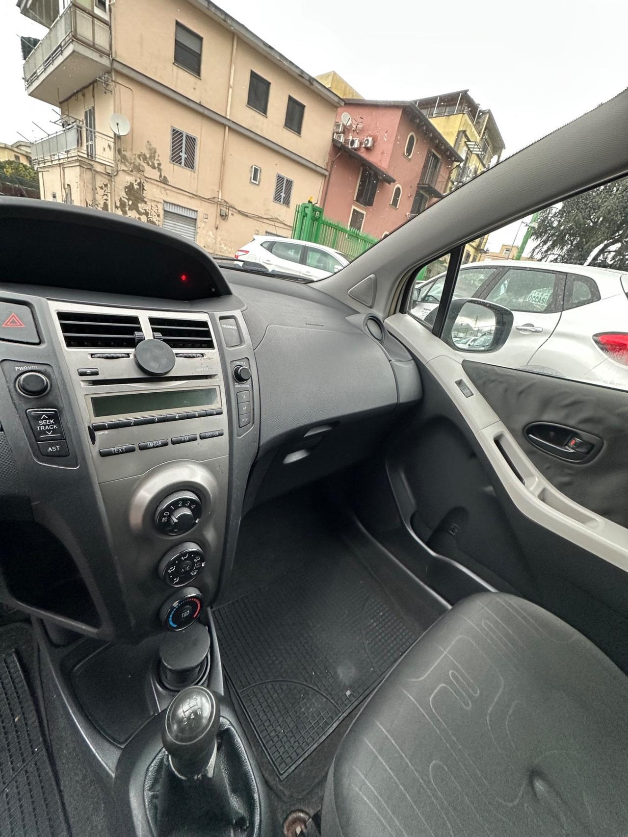 Toyota Yaris 1.0 5 porte Sol