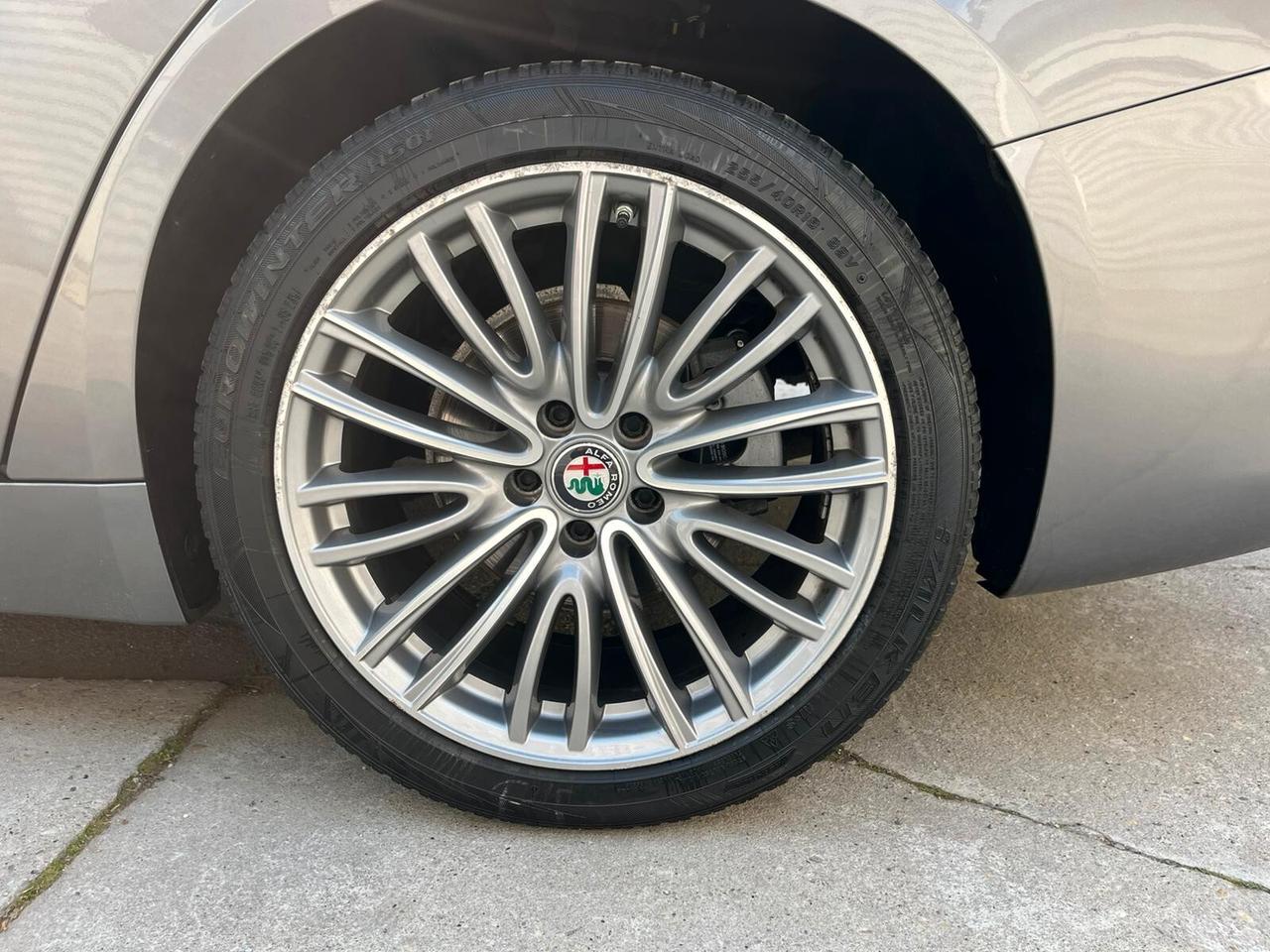 Alfa Romeo Giulia 2.2 Turbodiesel 180 CV AT8 Business Sport Launch Ed.