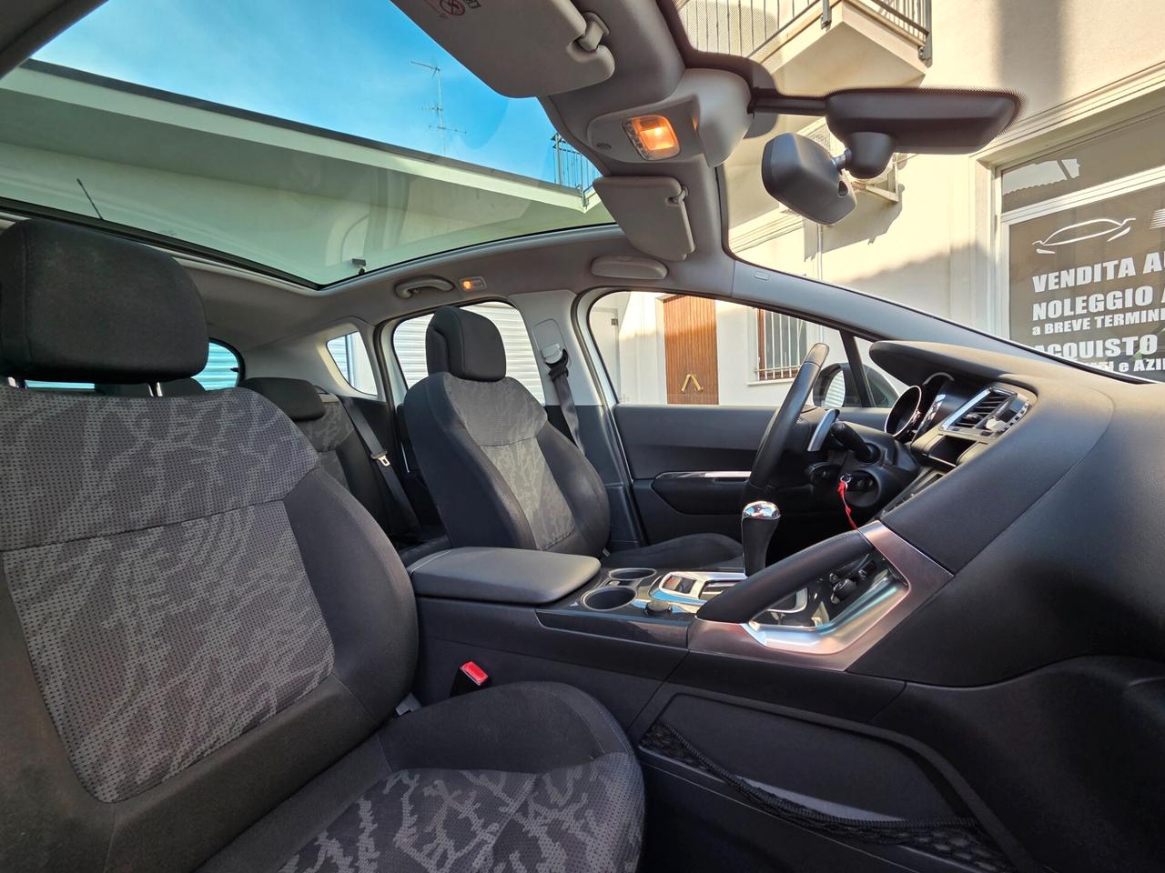 Peugeot 3008 1.6 HDi 112CV cambio robotizzato Business