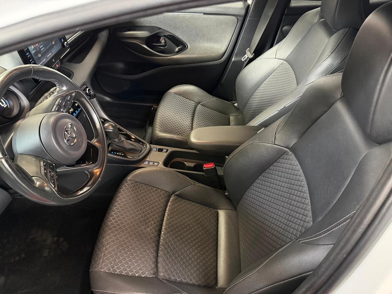 Toyota Yaris 1.5 Hybrid 5 porte Lounge Blue