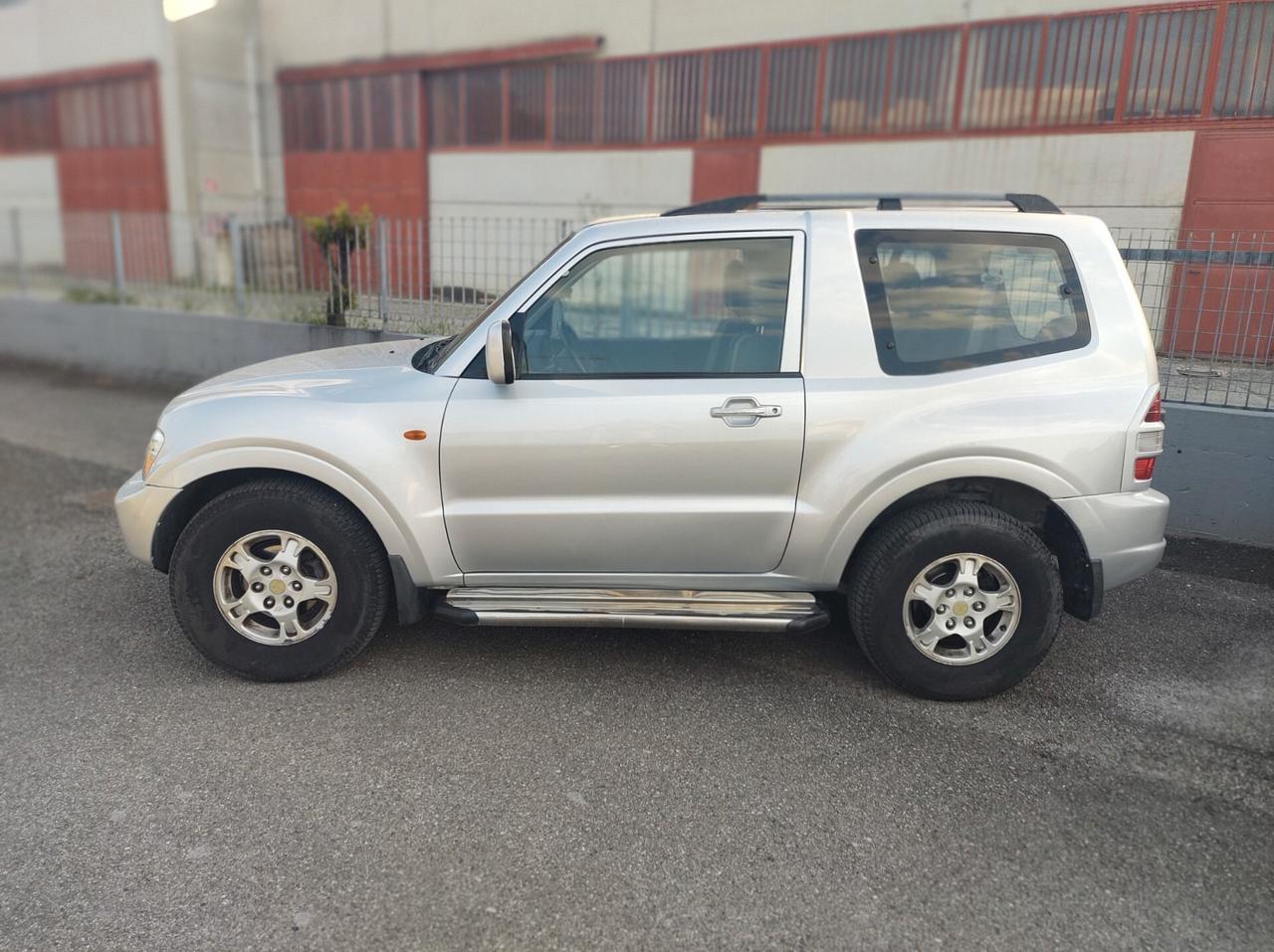 Mitsubishi Pajero 3.2 16V DI-D 3p. GLX gancio traino