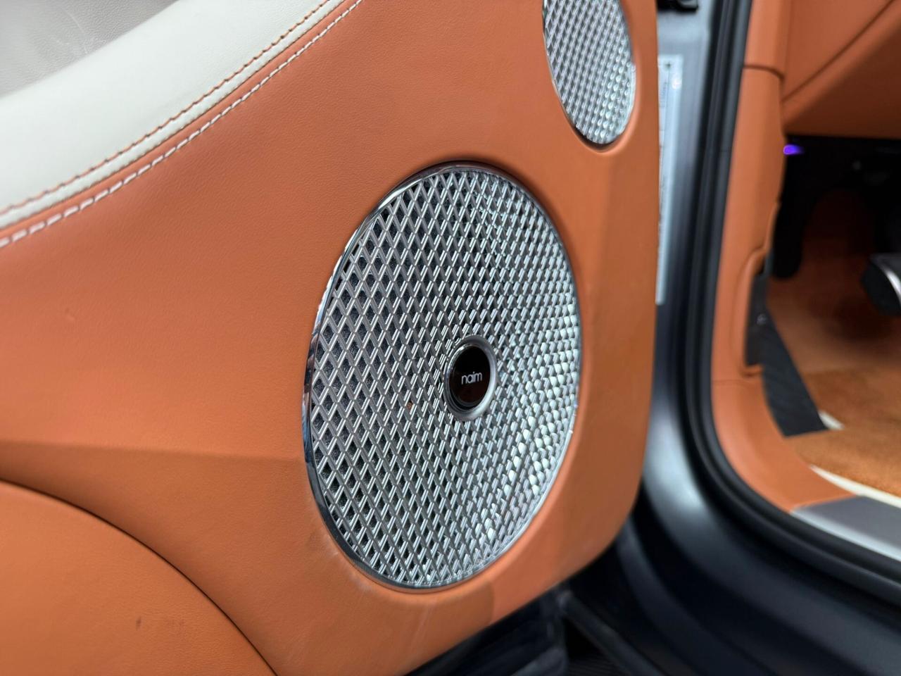 Bentley Bentayga V8 Azure (042)