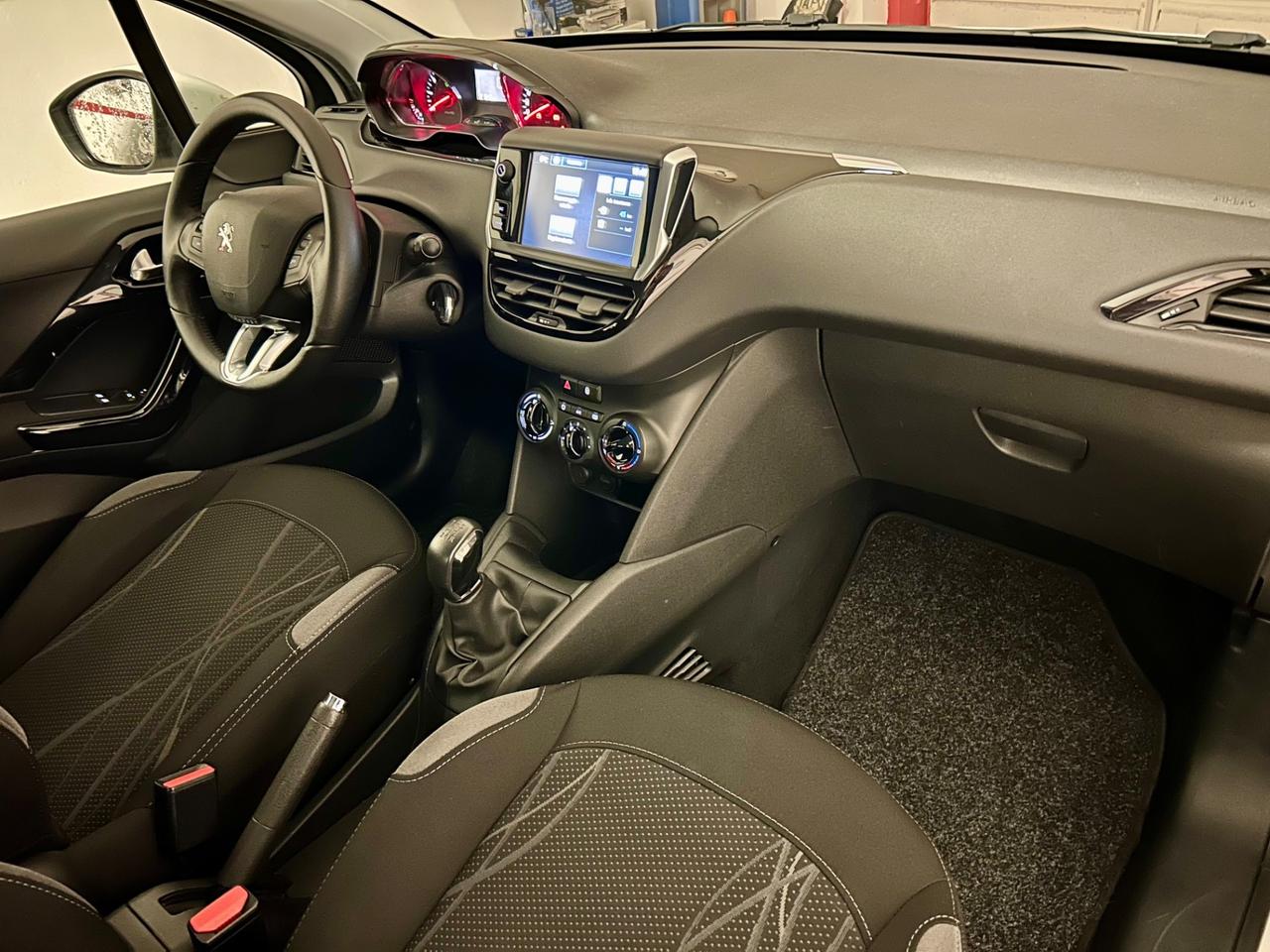 Peugeot 208 PureTech 82 5 porte Allure