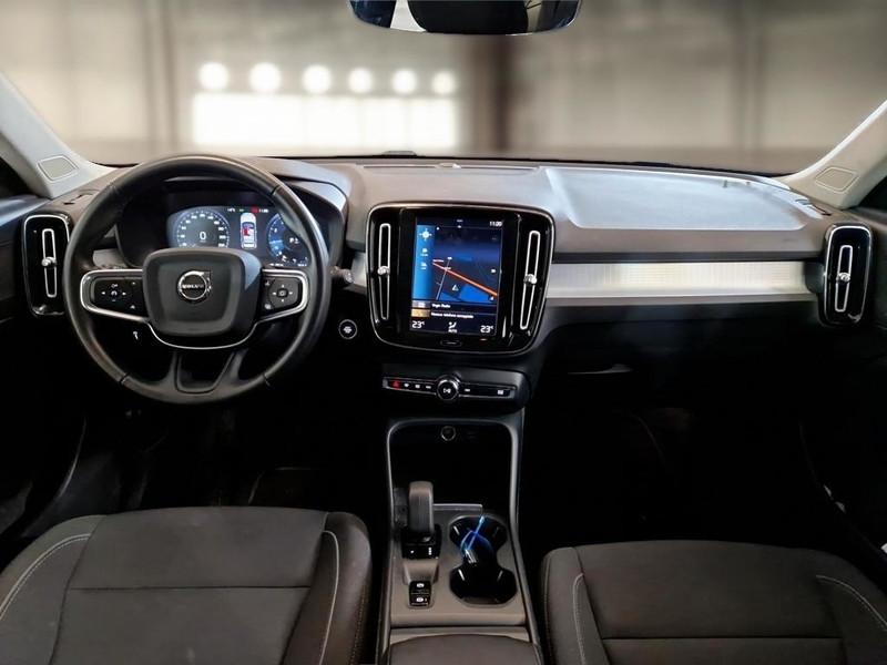 VOLVO XC40 T3 automatico Momentum Pro