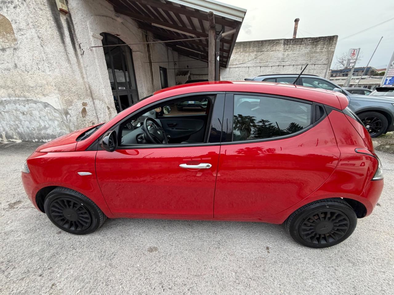 Lancia Ypsilon 1.0 FireFly 5 porte S&S Hybrid Gold