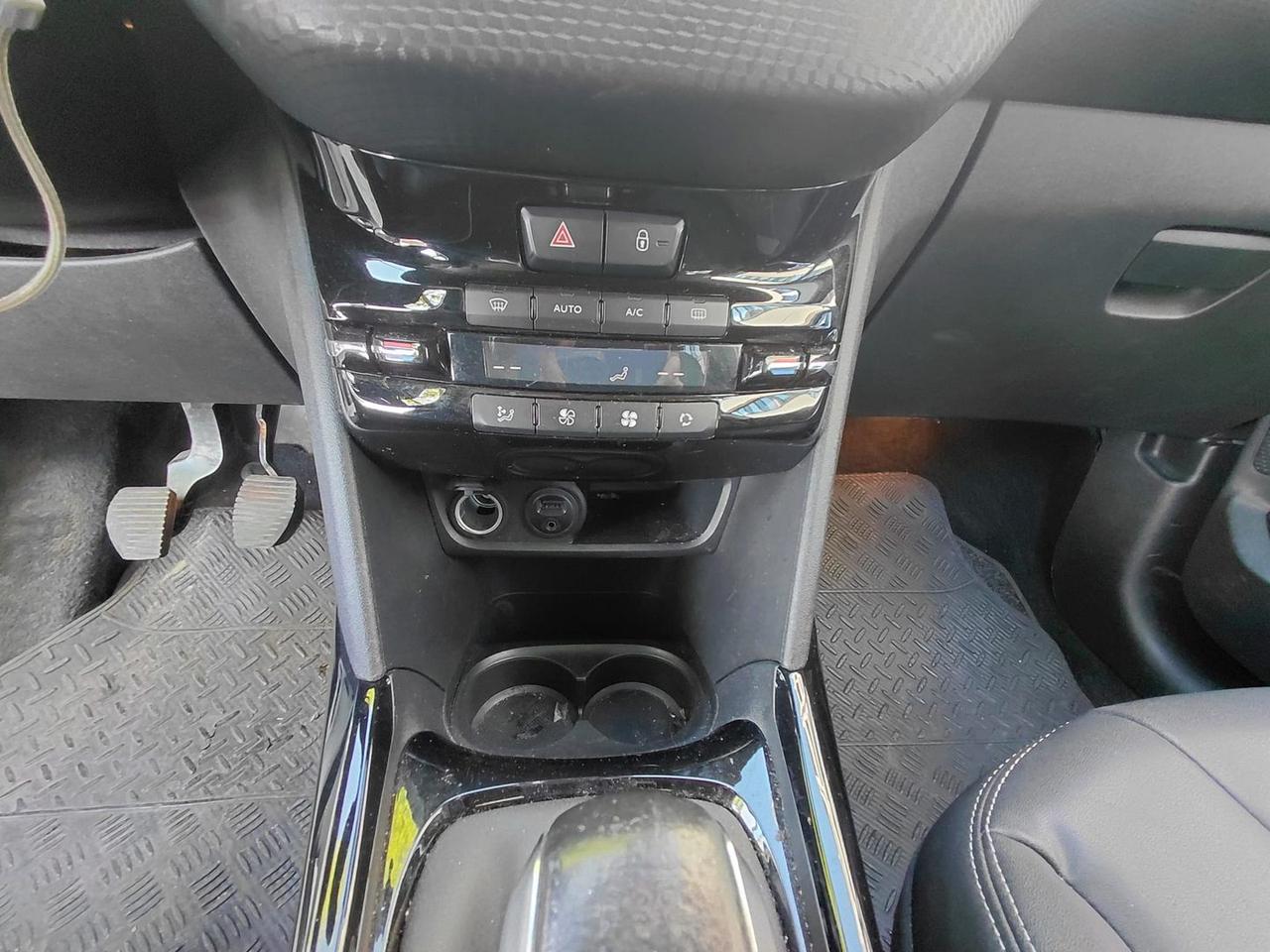 Peugeot 2008 Allure 1.6 Blue HDI 100 #10511