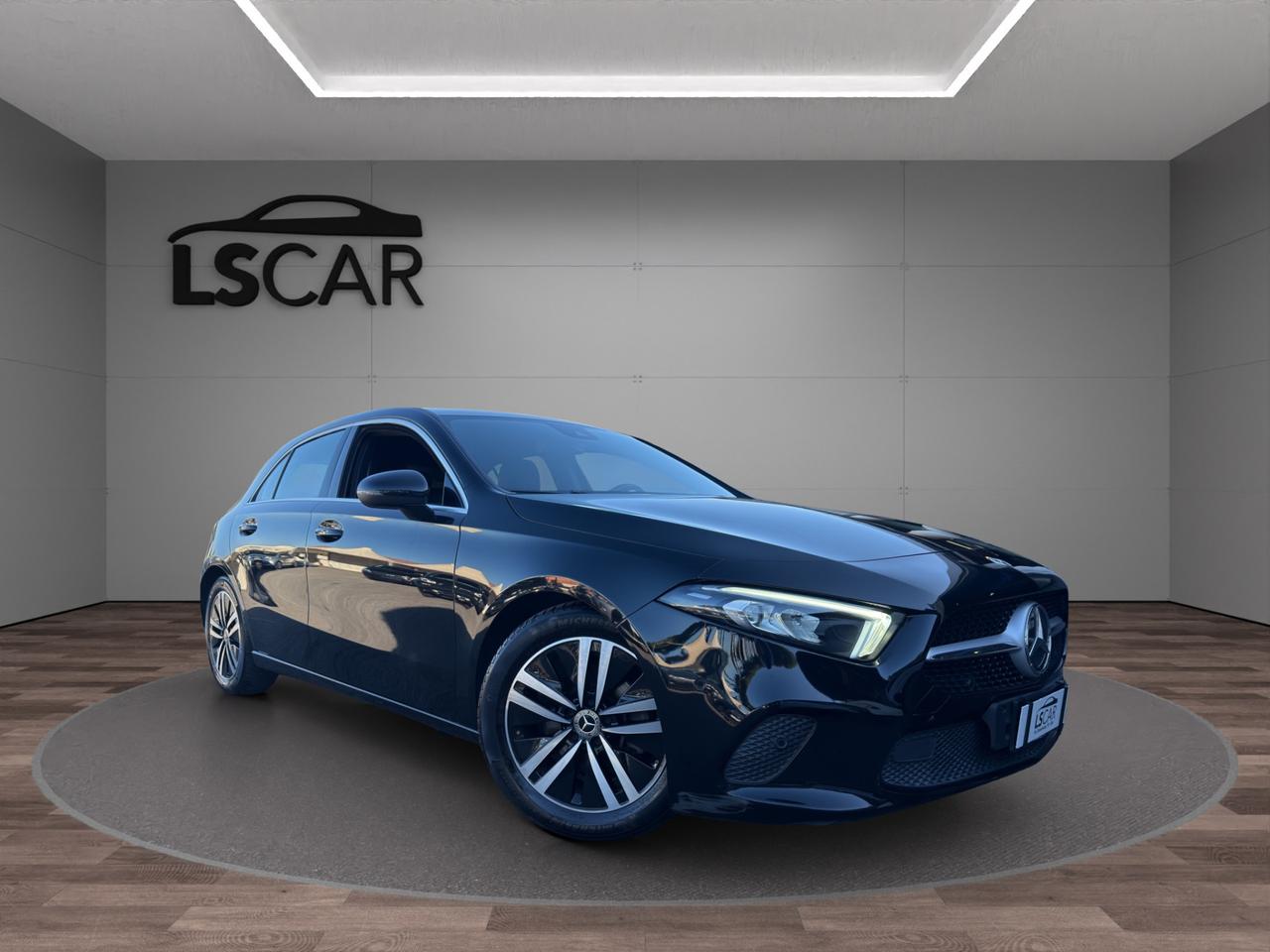 Mercedes A 180 D Business - UNIPRO - PROMO FINANZIAMENTO - PELLE - MBUX - PARK ASSIST