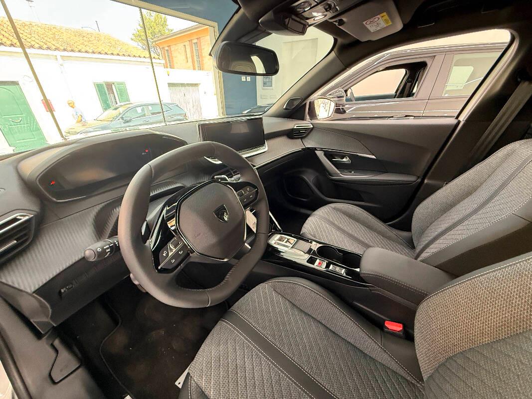 Peugeot 2008 PEUGEOUT 2008 1.2 hybrid Allure 145cv e-dcs6