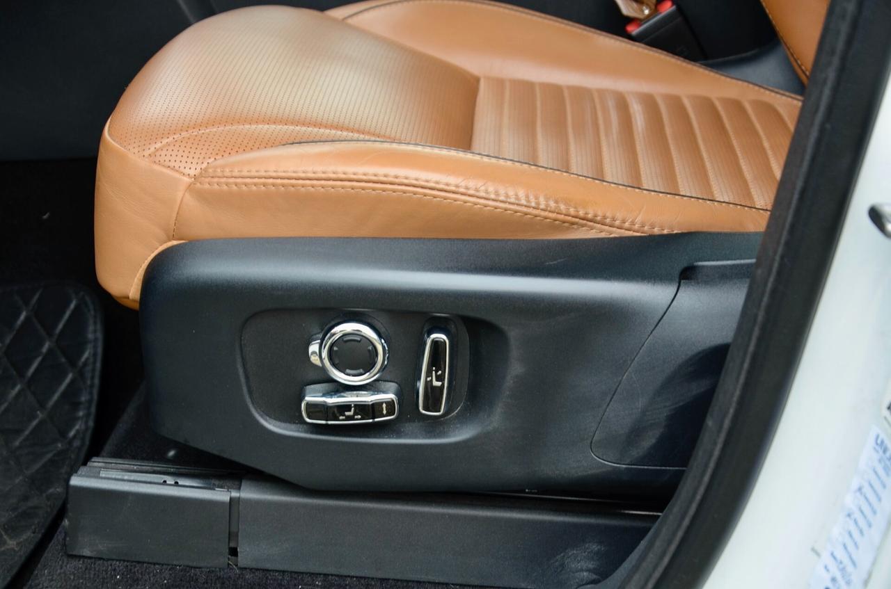 LAND ROVER DISCOVERY 2.0 SD4 HSE LUXURY 240cv AUTO 5 POSTI, SERVICE LAND ROVER, TETTO, HI-FI MERIDIAN, FULL LED, PELLE, PERMUTE