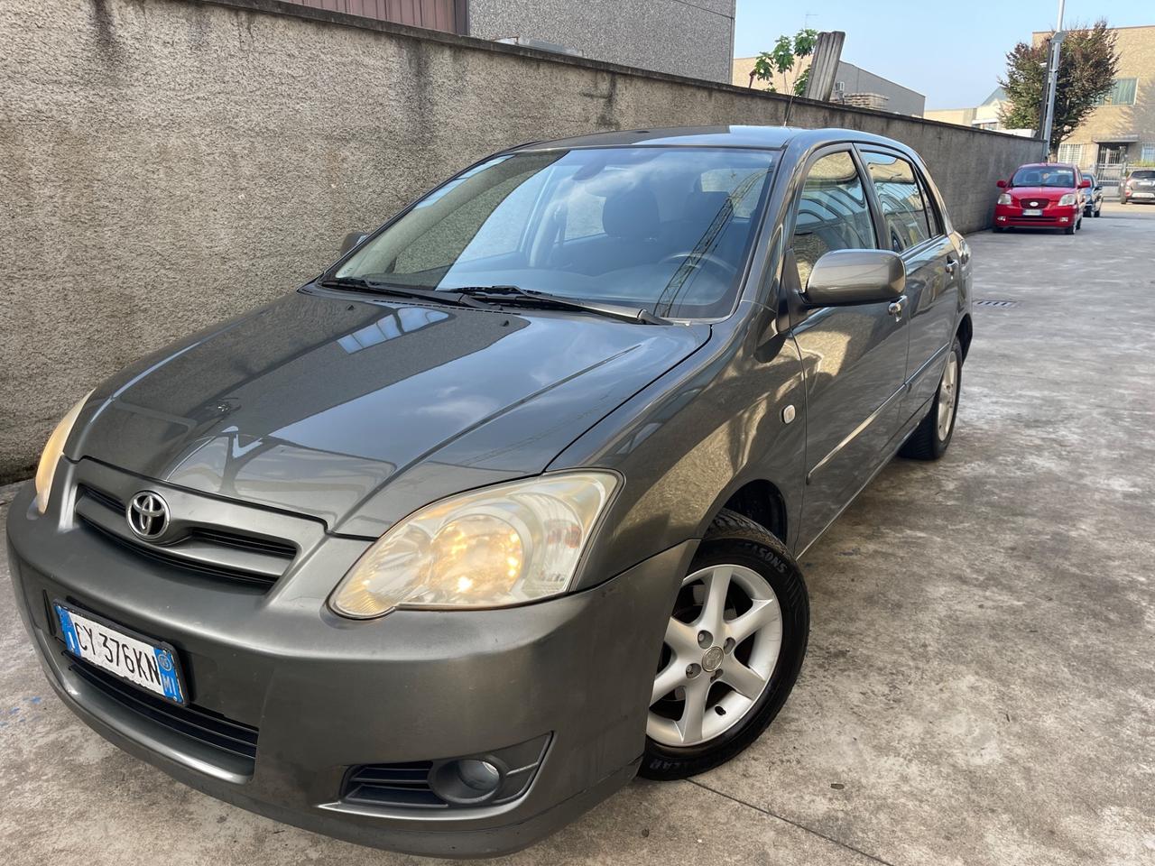 Toyota Corolla 1.4 D-4D M-MT 5p uni prop