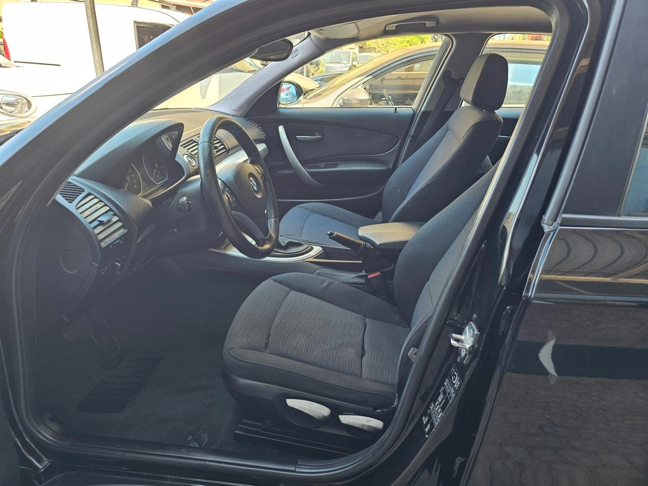 Bmw 118d 5 porte Attiva