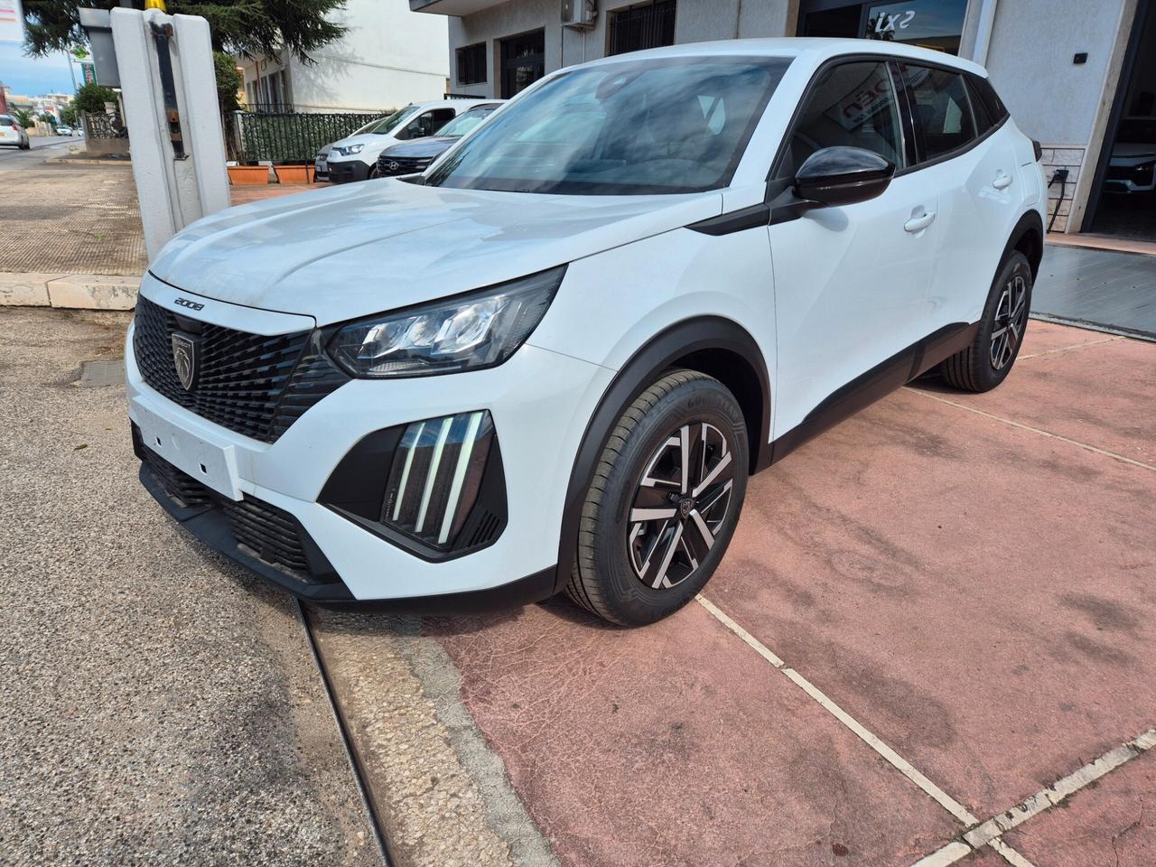 Peugeot 2008 Hybrid 136 e-DCS6 STYLE