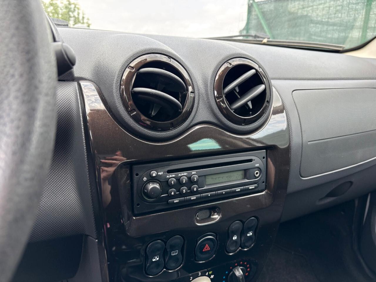 Dacia Duster 1.5 Diesel Neopatentati con gancio di traino