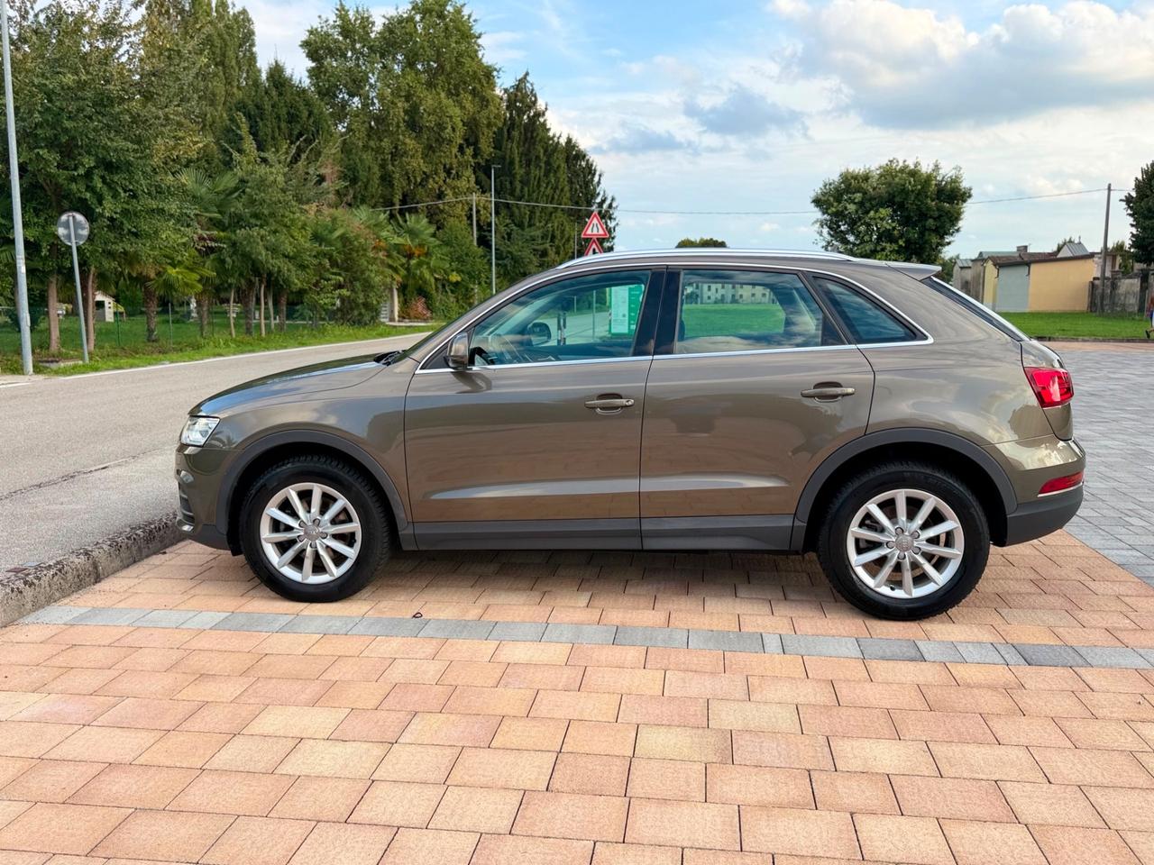 Audi Q3 2.0 TDI 120 CV Business