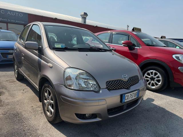 TOYOTA Yaris 1.3i 16V cat 5 porte Sol