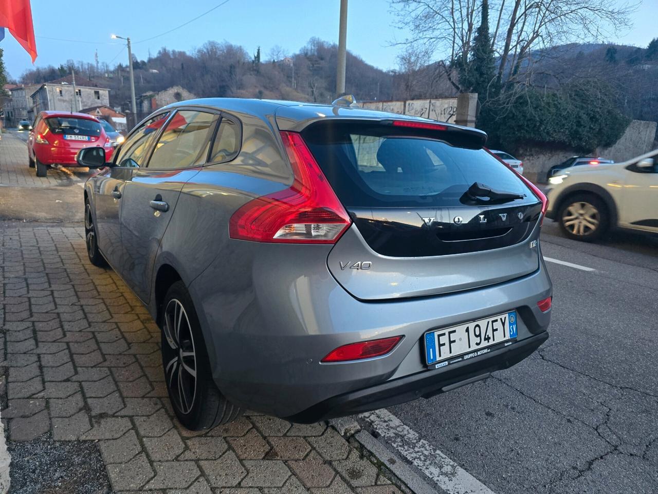 Volvo V40 D2 R design 2016 euro6 UNICOPROP
