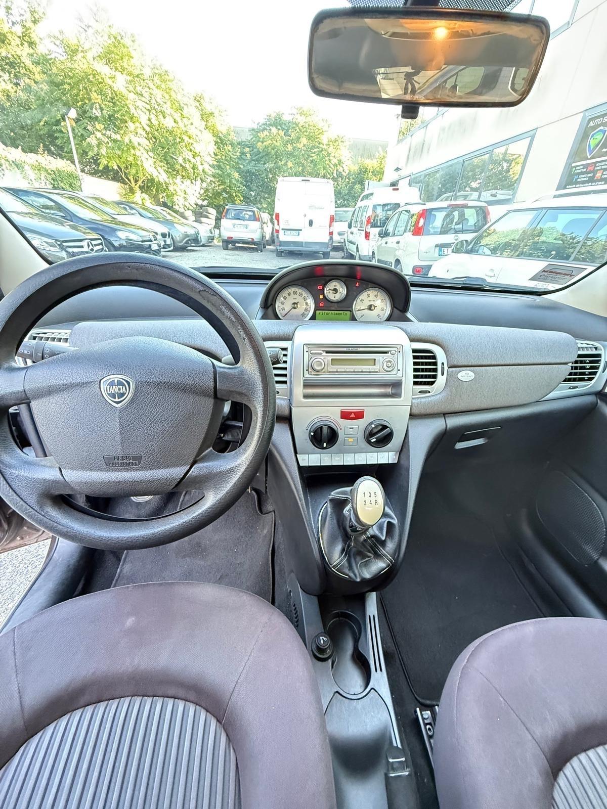 Lancia Ypsilon 1.2 Versus