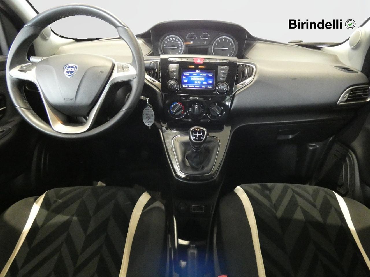 LANCIA Ypsilon 3ª serie - Ypsilon 1.2 69 CV 5 porte Silver