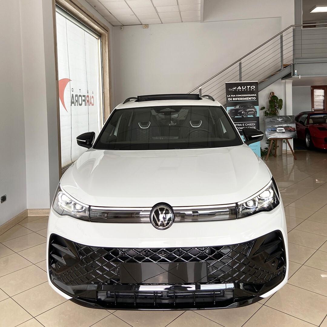 Volkswagen Tiguan 2.0 150cv DSG R-Line black pack |tetto+matrix+r19"|