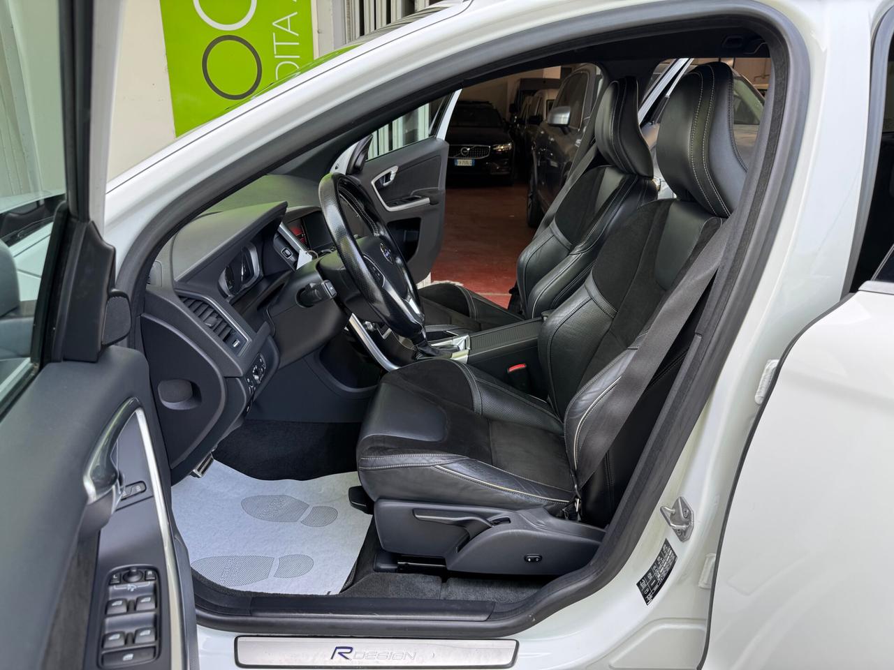 Volvo XC 60 2.4 d4 R-design AWD Gear GARANZIA24MESI