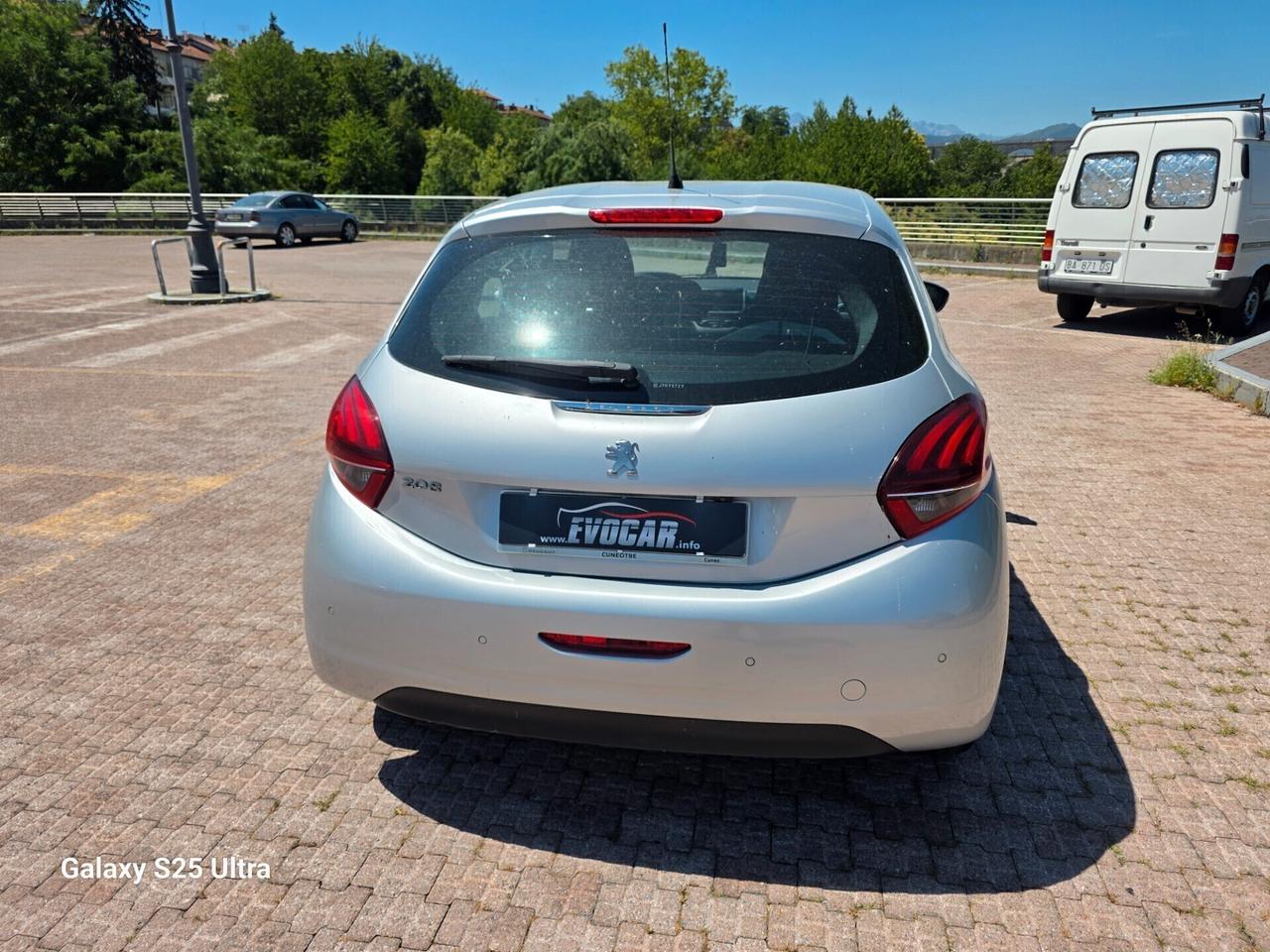 208 benzina valutiamo usato /scambio