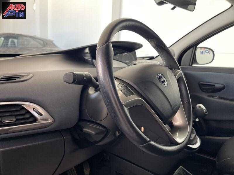 Lancia Ypsilon 1.0 FireFly 5 porte S&S Hybrid Gold *Display*
