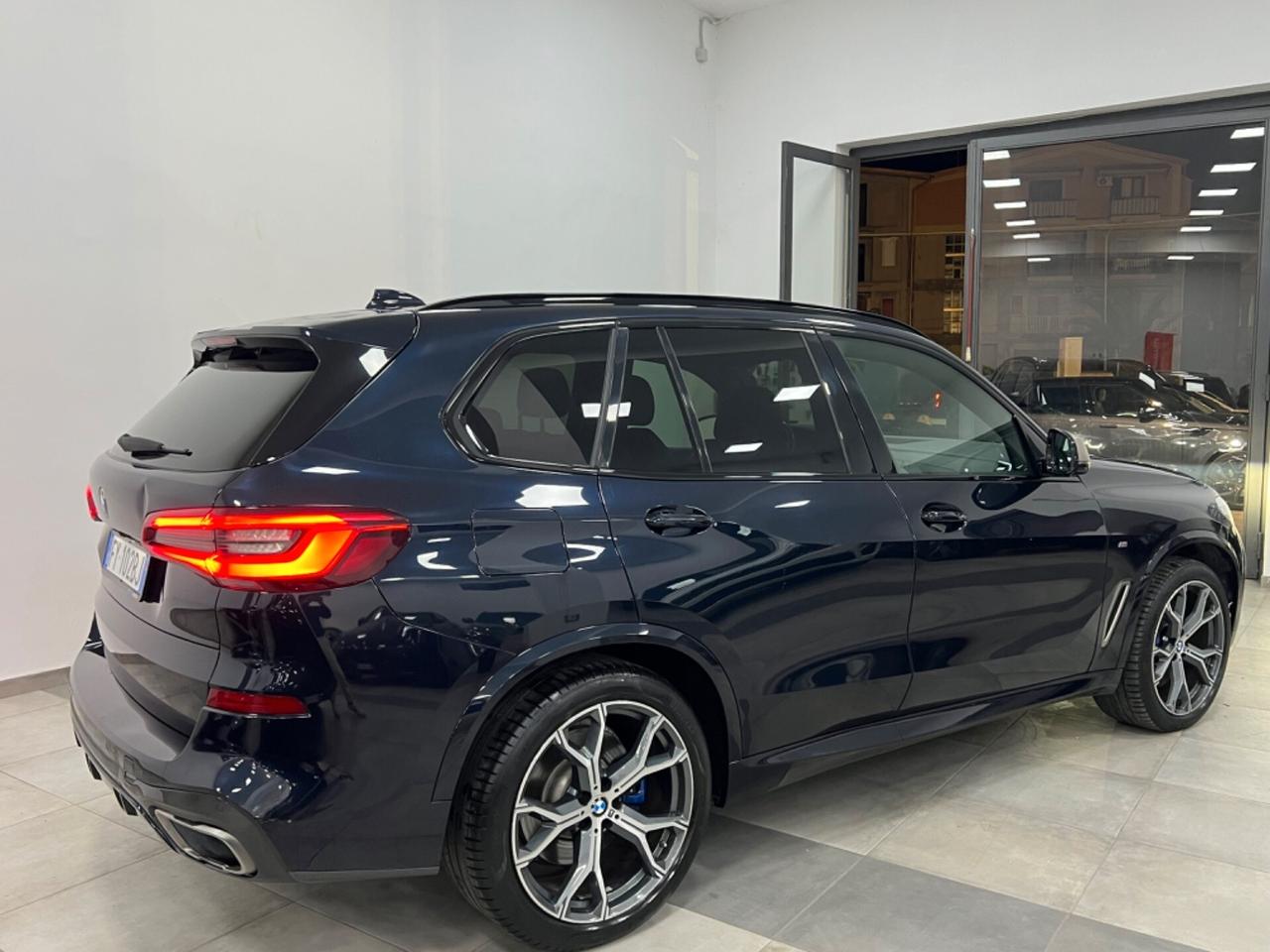 BMW X5 M 50d 7posti possibilità noleggio no scoring