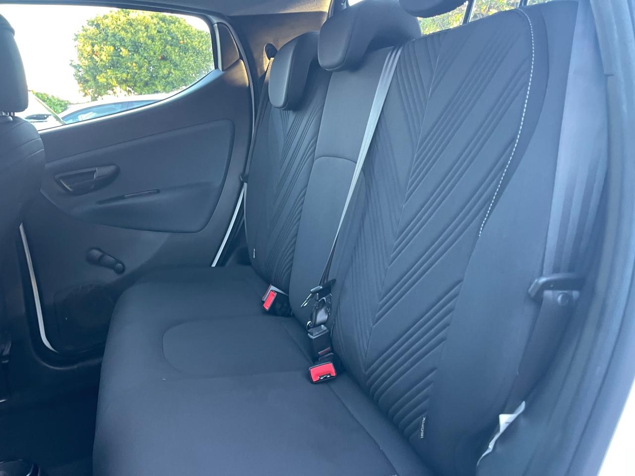 Lancia Ypsilon Gold Hybrid 1.0 FireFly 70cv