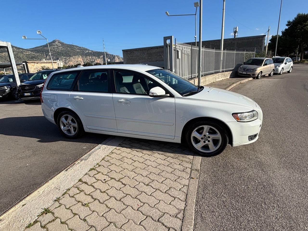 Volvo V50 D4 R-design