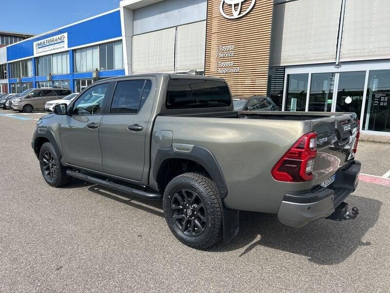 Toyota Hilux 2.4 D-4D A/T 4WD 4 porte Double Cab Invincible IVA ESPOSTA COMPRESA