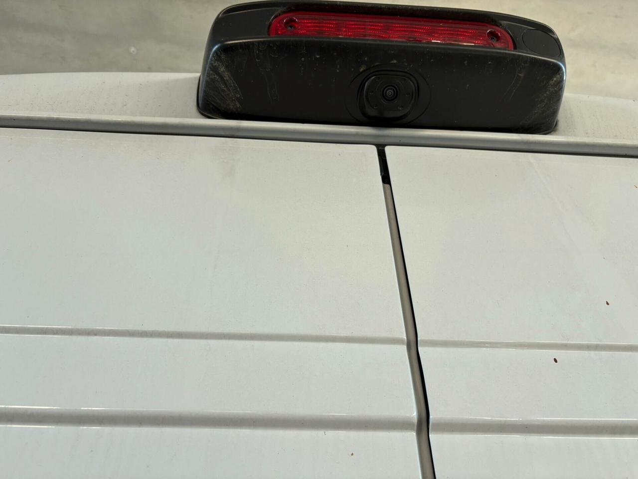 Peugeot Boxer furgone L2H2 2.2 BlueHdi 140cv con telecamera posteriore e blocco porte carico in sicurezza