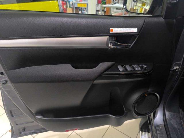 TOYOTA Hilux 4ª serie - 2.4 D-4D A/T 4WD 4 porte Double Cab
