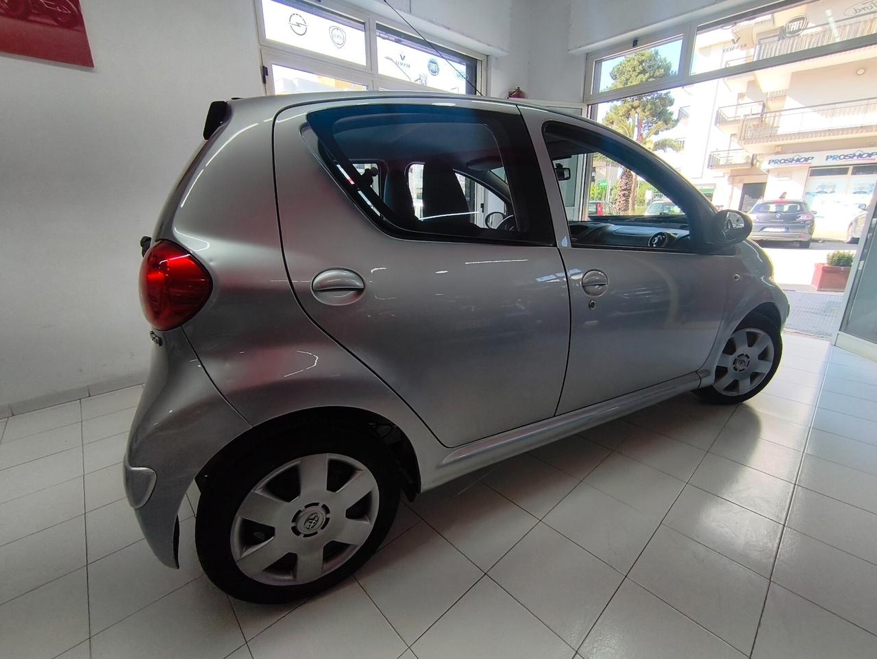 Toyota Aygo 1.0 12V VVT-i 5 porte Sol