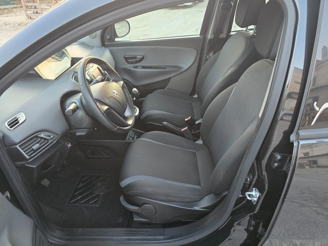 Lancia Ypsilon 1.2 69 CV 5 porte GPL Ecochic Gold