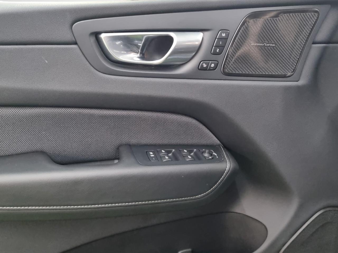 Volvo XC 60 T6 Recharge Plug-in Hybrid AWD automatico Plus Bright