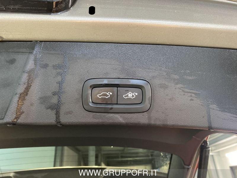 Volvo XC40 B4 AWD Geartronic Momentum Pro