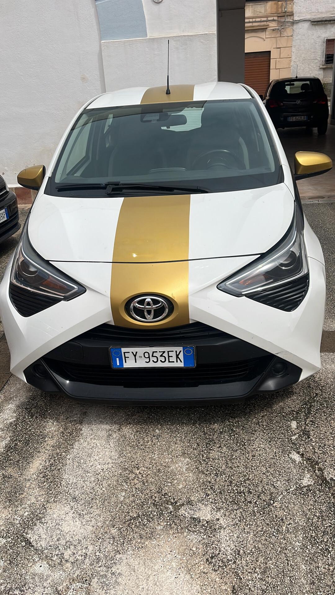 Toyota Aygo Connect 1.0 VVT-i 72 CV 5 porte x-cool