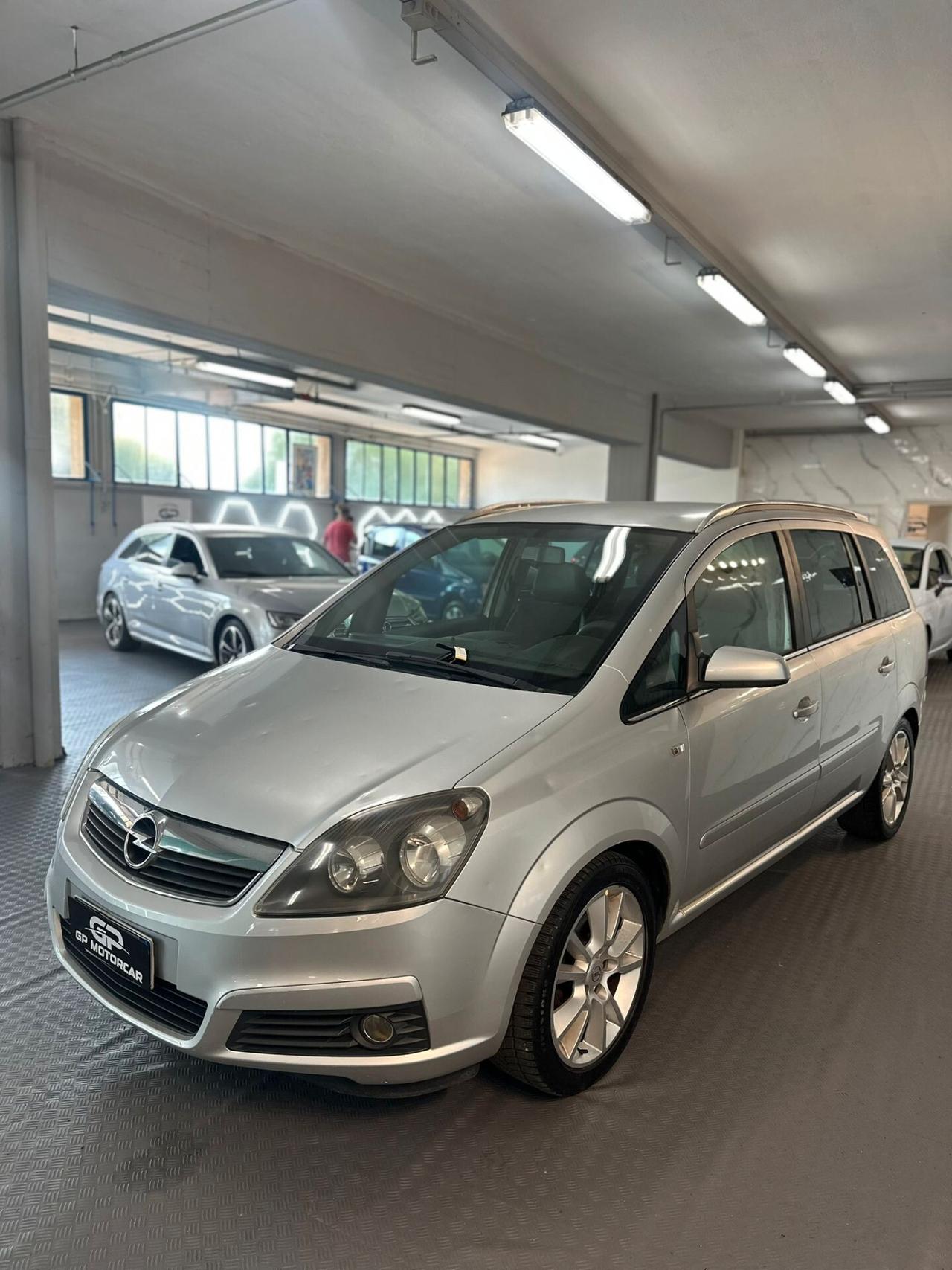 Opel Zafira 1.8 16V VVT Cosmo