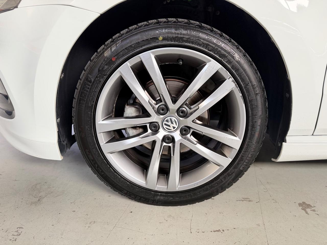 Volkswagen Polo 1.4 TDI 5p. R-LINE NEOPATENTATI