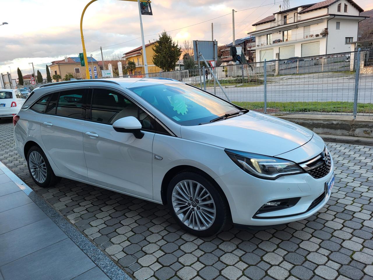 Opel Astra 1.6 CDTi 110 CV Sports Tourer *** INNOVATION *** FULL FULL OPTIONALS