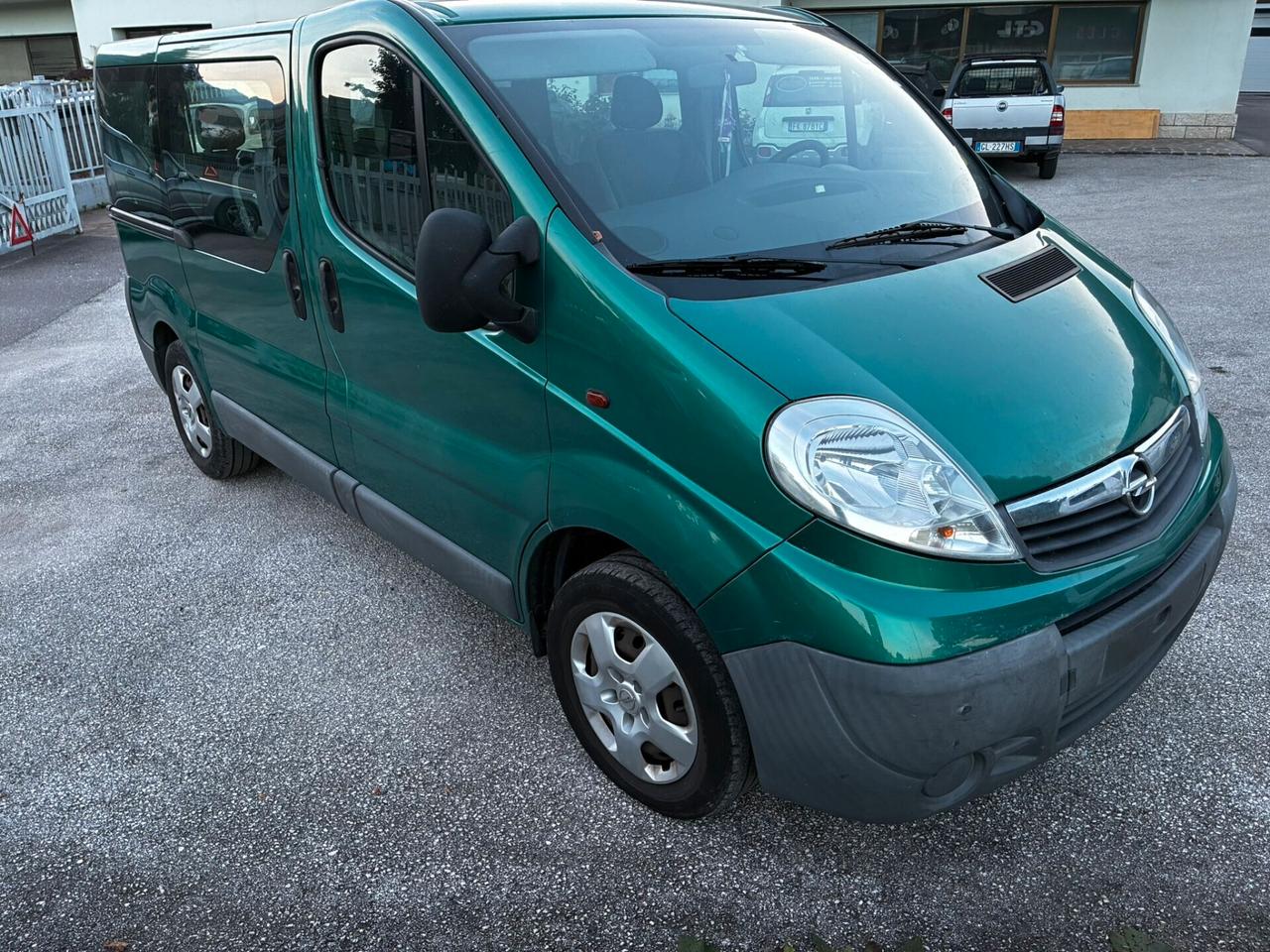 OPEL VIVARO 9 POSTI 2.0 DCi 115CV 6M + GANCIO + DOPPIA PORTA LATERALE