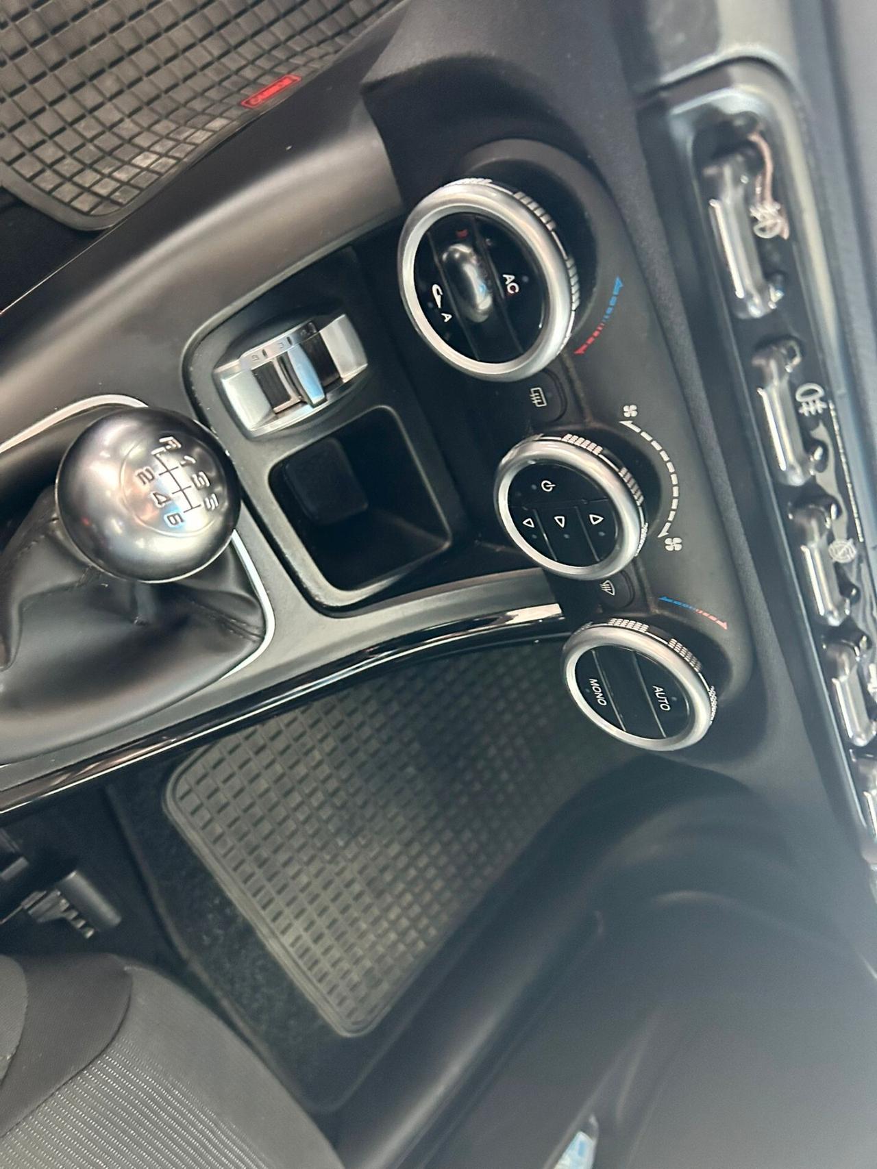 Alfa Romeo Giulietta 1.6 JTDm-2 X NEO 2011