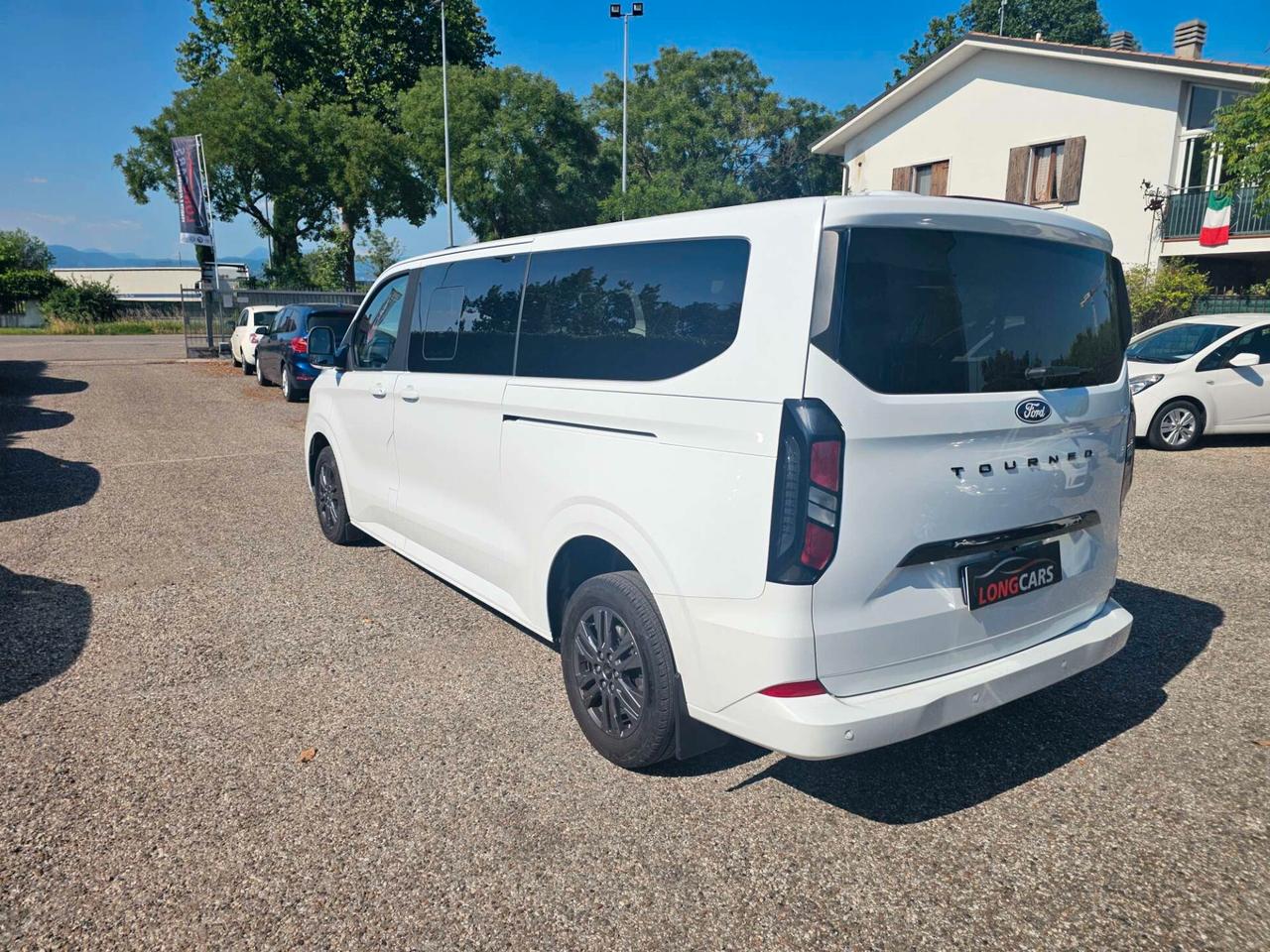 Ford Tourneo Courier custom titanium
