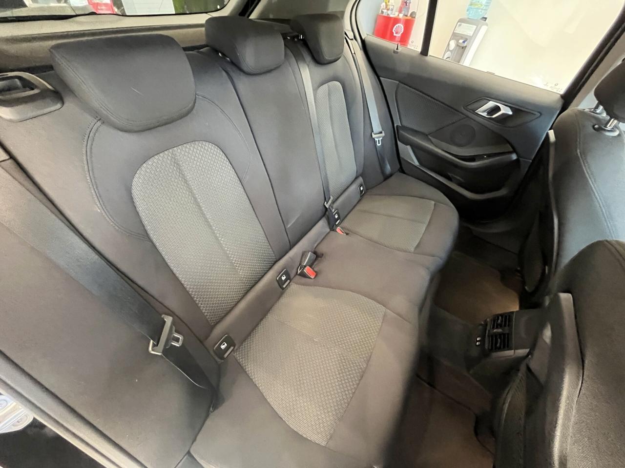 Bmw 116 116d 5p. Business Advantage