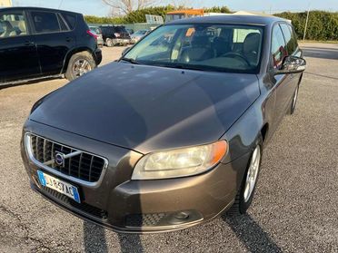 VOLVO V70 2.4 D Kinetic