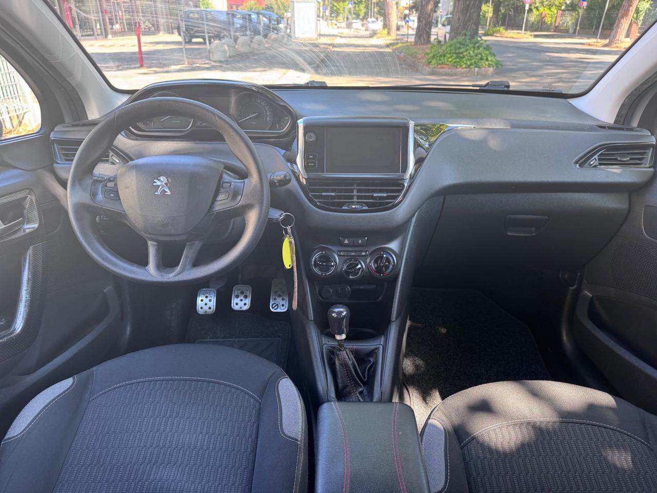 Peugeot 208 1.2 benzina neopaten garanzia 12 mesi