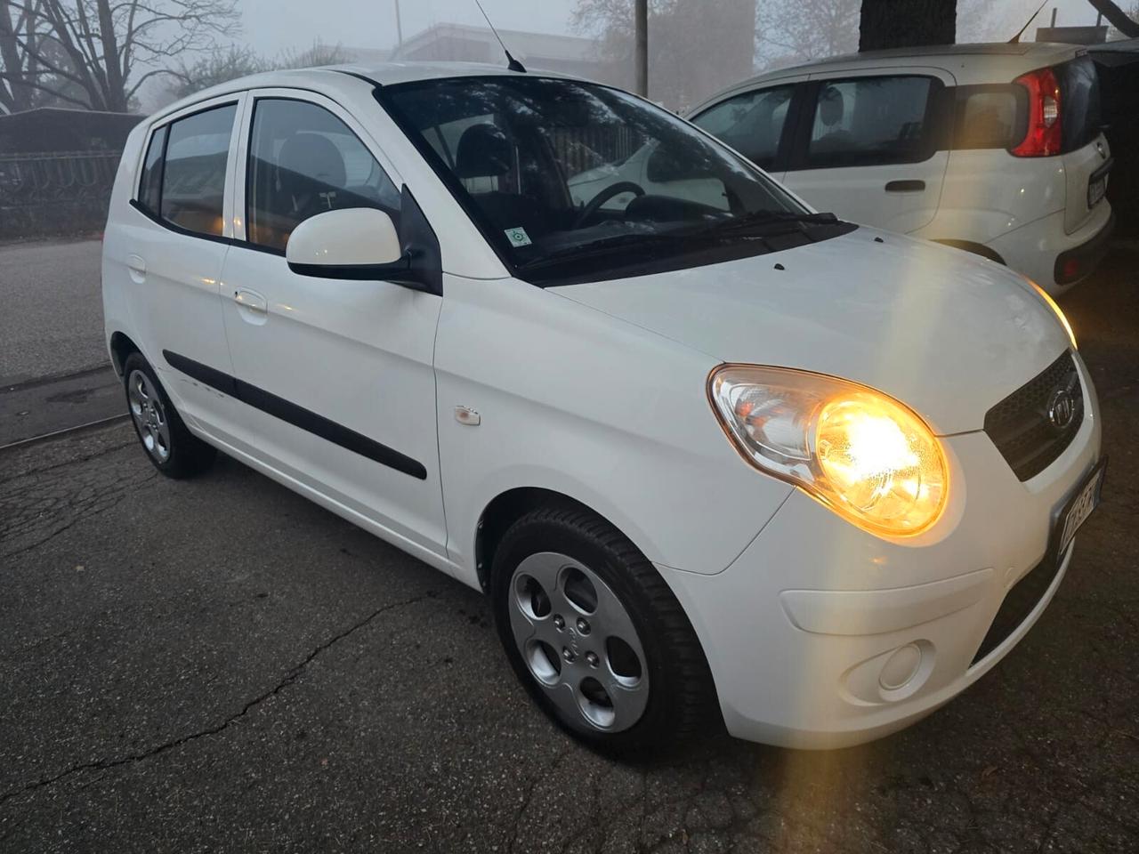Kia Picanto 1.0 12V Town Bi-Fuel rate 99,00
