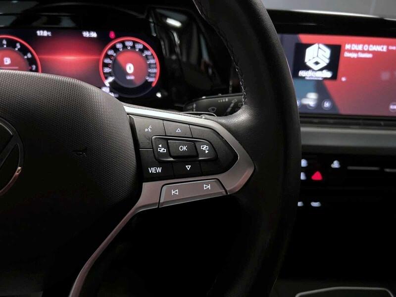 VOLKSWAGEN Golf 8ª serie Golf 1.0 eTSI EVO DSG...