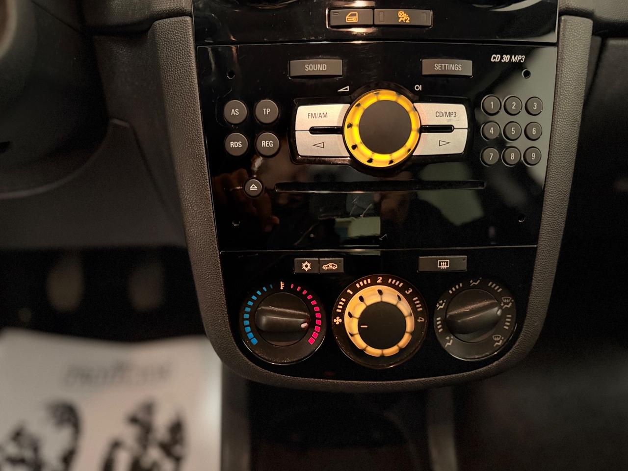 Opel Corsa 1.2 5 porte Cosmo NEOPATENTATI