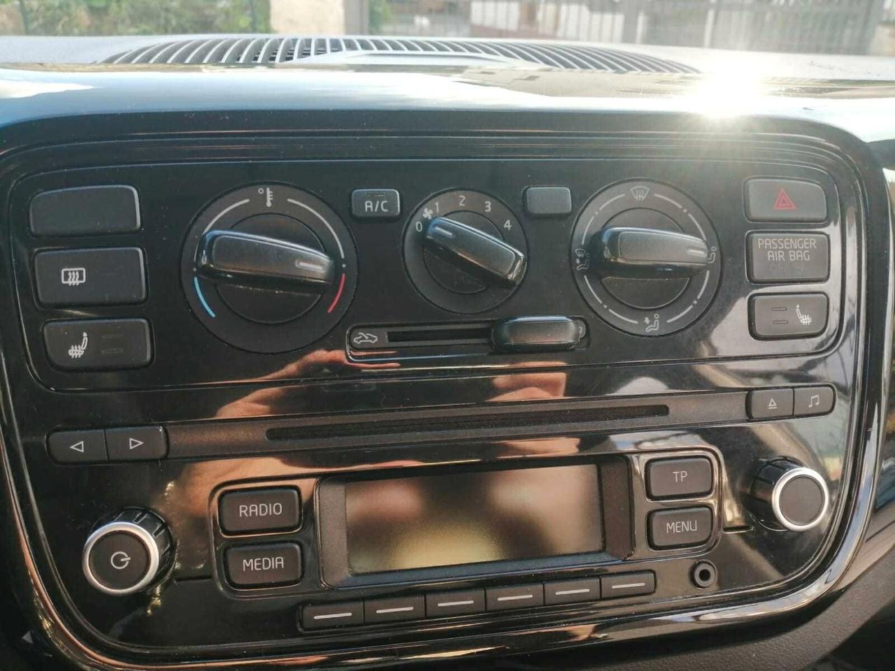 VOLKSWAGEN UP! 2015 1.0 5PORTE FULL